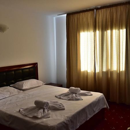 Hotel Ostrov Călimăneşti Bagian luar foto
