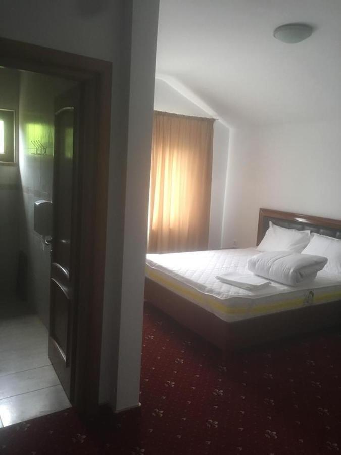 Hotel Ostrov Călimăneşti Bagian luar foto