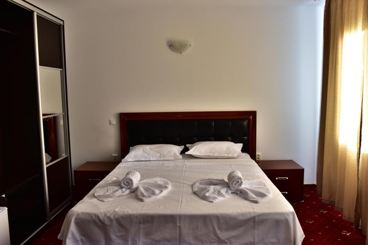 Hotel Ostrov Călimăneşti Bagian luar foto