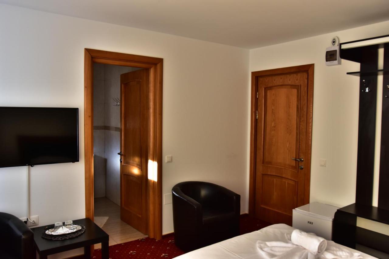 Hotel Ostrov Călimăneşti Bagian luar foto