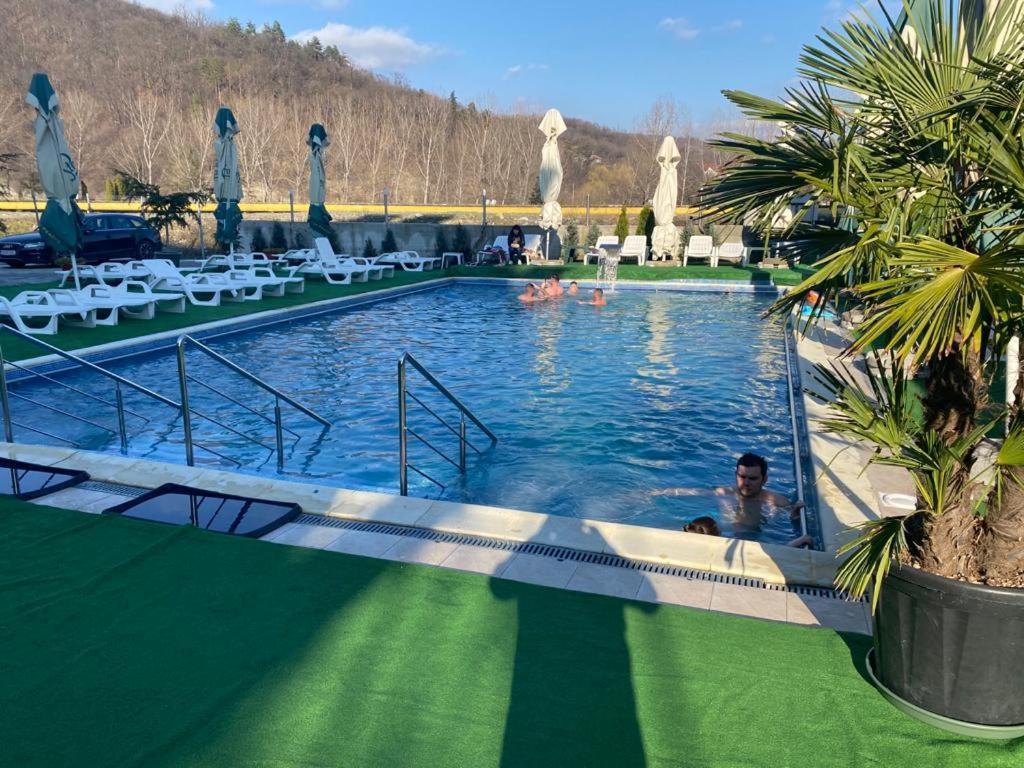Hotel Ostrov Călimăneşti Bagian luar foto