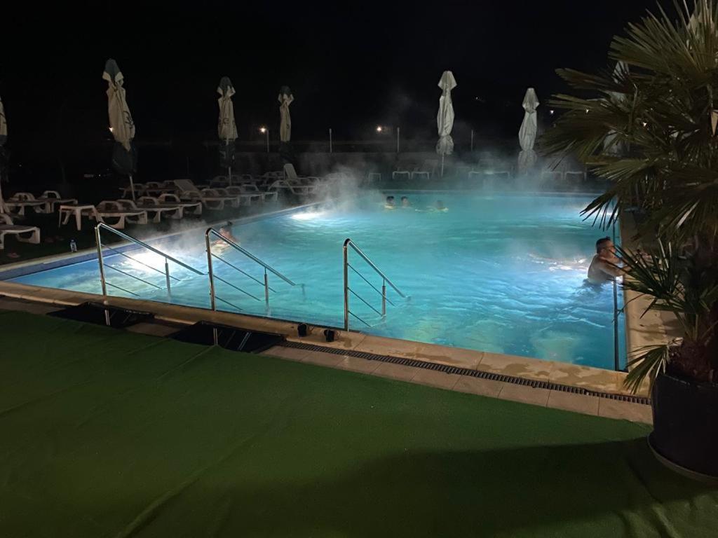 Hotel Ostrov Călimăneşti Bagian luar foto